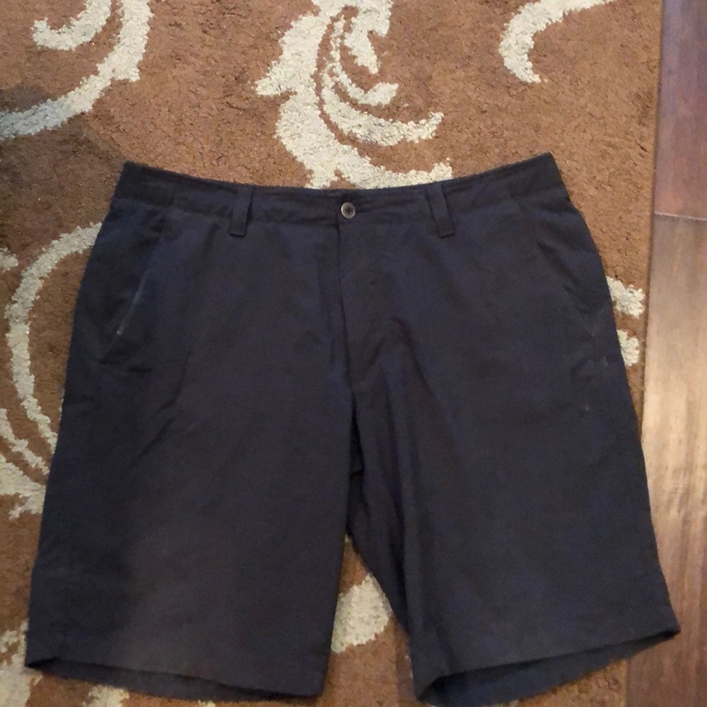 Men’s under armour black shorts.